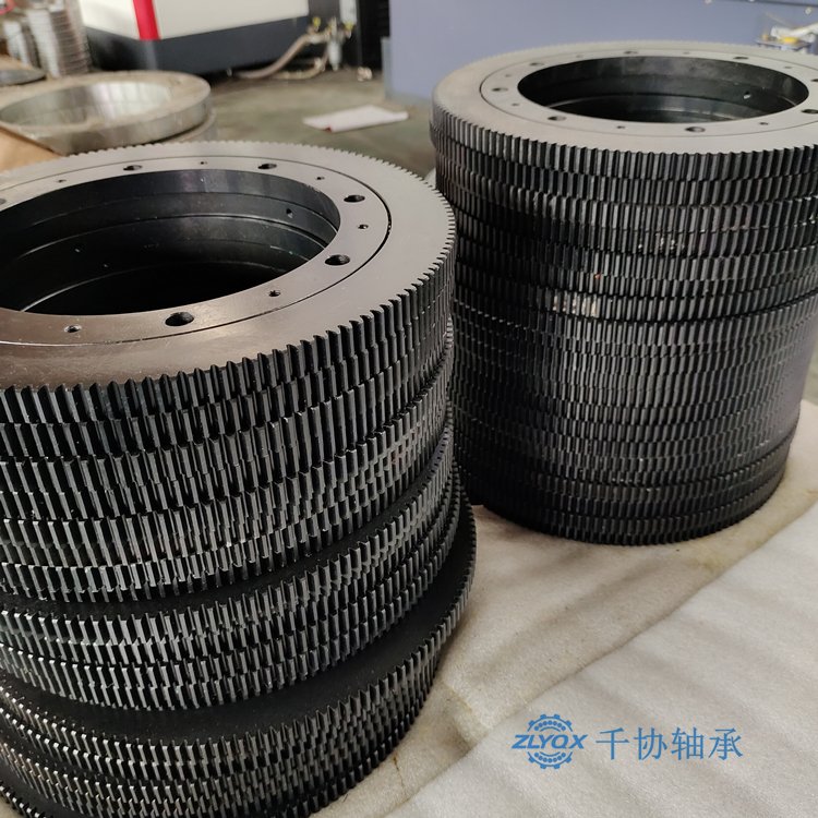 [ZLYQX]轉(zhuǎn)盤軸承底座的結(jié)構(gòu)是怎么設(shè)計的？